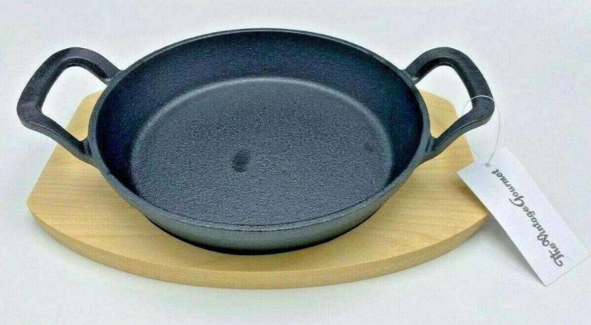 Vintage Gourmet ® Pre-Seasoned 20cm Diameter x 4cm Deep Cast Iron Round Serving Pan with Flared Handles on Presentation Wooden Base Perfect for Serving