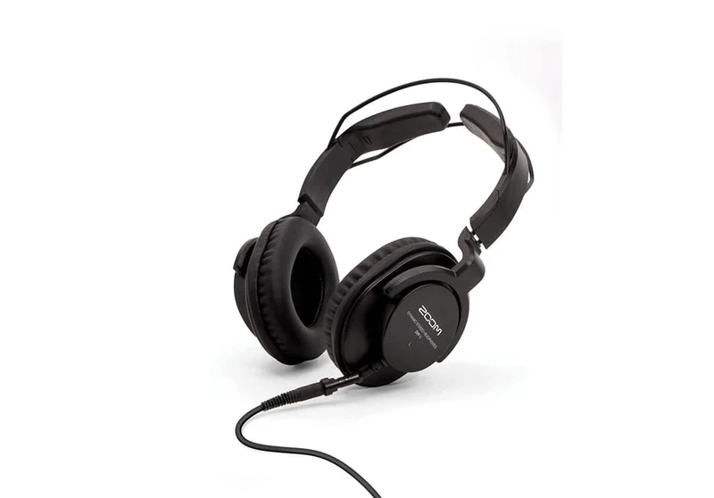 Zoom ZHP-1 Closed studio headphones for precise monitoring in music, broadcast and field recording, 3-metre cable, 3.5 mm with adapter to 6.3 mm