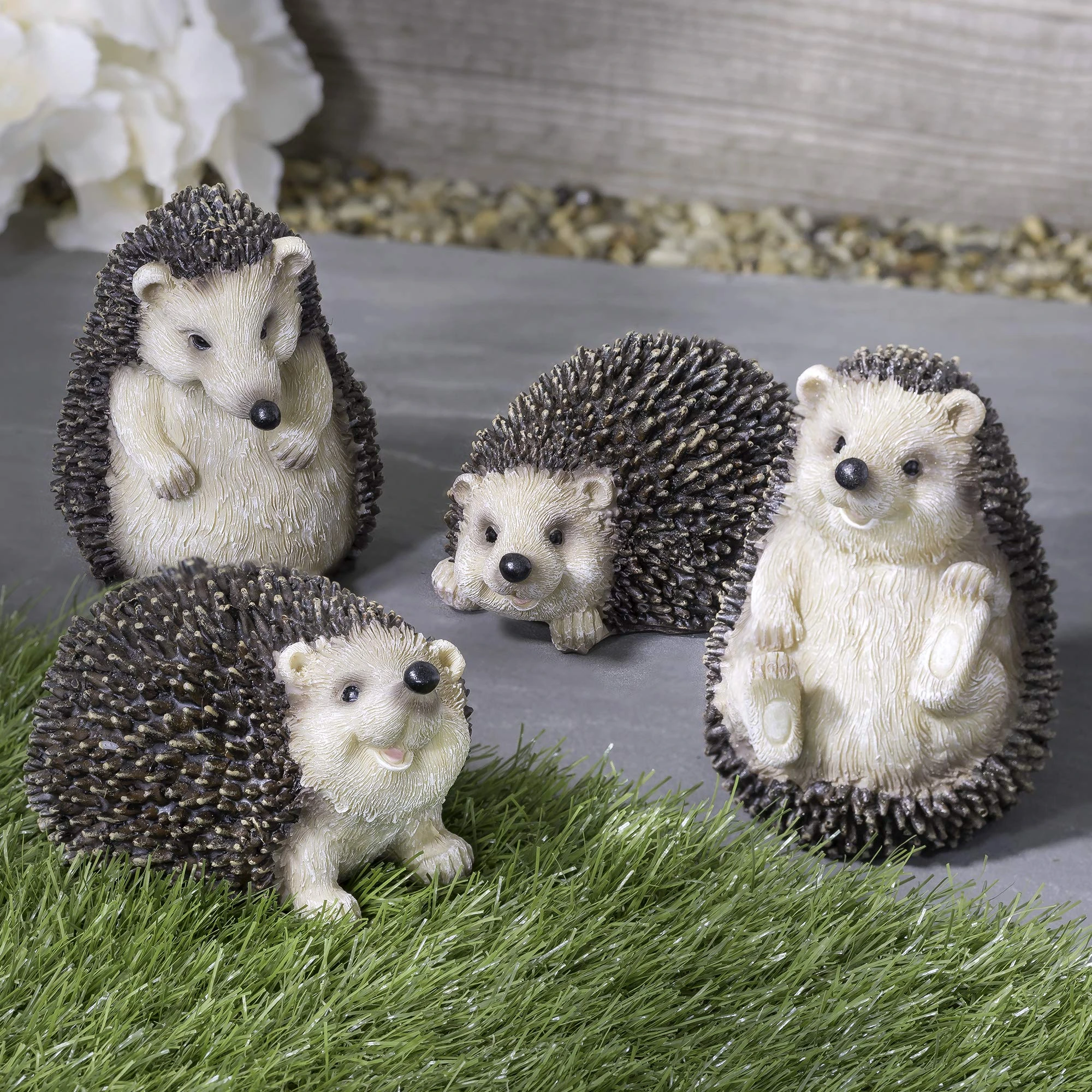 Pelle & Sol Set of 4 Hedgehog Garden Ornaments Outdoor - Animal Decoration, Waterproof Polyresin Statues - Adorable Hedgehog Gifts for Garden decorations