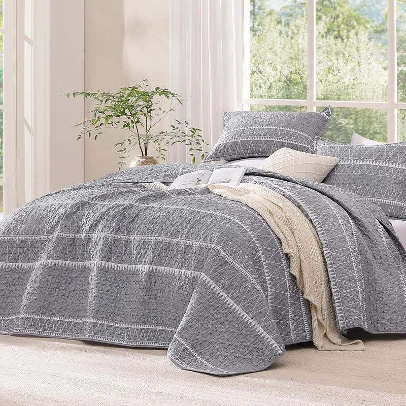 Andency California King Quilt Set (112x104 Inch), 3 Pieces (1 Grey Boho Printed Quilt and 2 Pillowcases), Bohemian Summer Lightweight Reversible Microfiber Bedspread Coverlet Sets