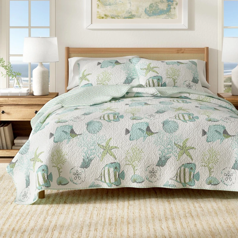 Twin Coastal Quilt Bedding Set, Summer Coastal Quilt with Sham, Beach 2-Piece Reversible All Season Bedspread Quilt Set. Lightweight Nautical Quilted Coverlet. Seaside Collection, Blue Fish