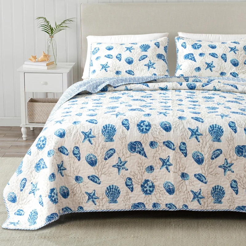 Great Bay Home King Coastal Quilt Bedding Set, Summer Coastal Quilt with Shams, Beach 3-Piece Reversible All Season Bedspread Quilt Set. Lightweight Nautical Quilted Coverlet. Bali Collection, Blue