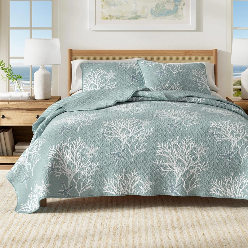 Great Bay Home 3-Piece Coastal Beach Theme Quilt Set with Shams. Soft All-Season Luxury Microfiber Reversible Bedspread and Coverlet. Fenwick Collection (Twin, Ether Blue)