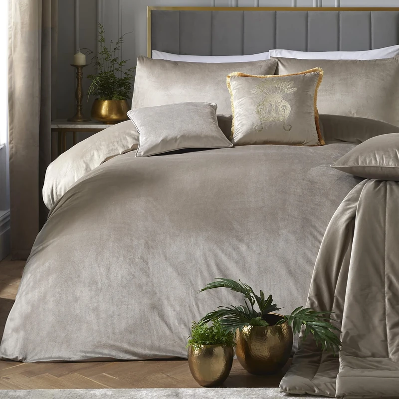 Laurence Llewelyn-Bowen Linen Beige Velvet Duvet Cover Set – King Size 230x220cm – 2 Pillowcases – Soft Touch Designer Bedding – Linen Pearl Luxury Velvet Bedding