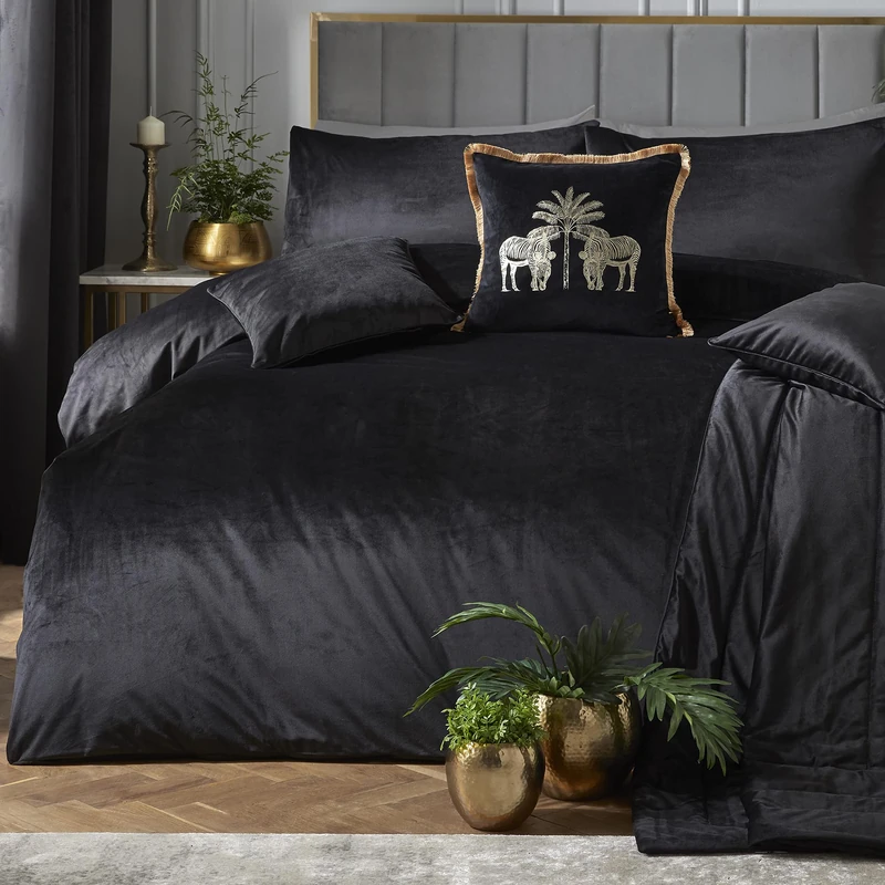 Laurence Llewelyn-Bowen Black Velvet Duvet Cover Set – Double Size 200x200cm – 2 Pillowcases – Soft Touch Designer Bedding – Luxury Quilt Cover – Elegant Black Bedroom Set