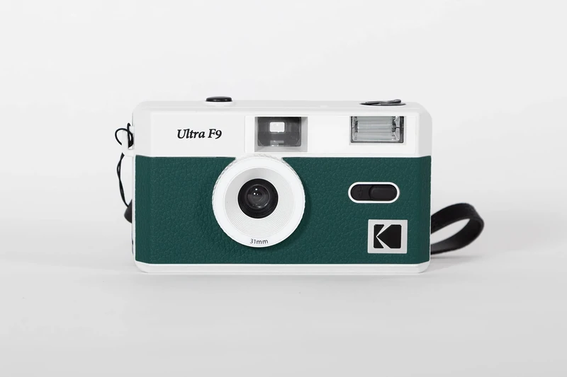 Kodak Ultra F9 35mm Film Camera Camera - Retro Style, Focus Free, Reusable, Built in Flash, Easy to Use (Dark Night Green)