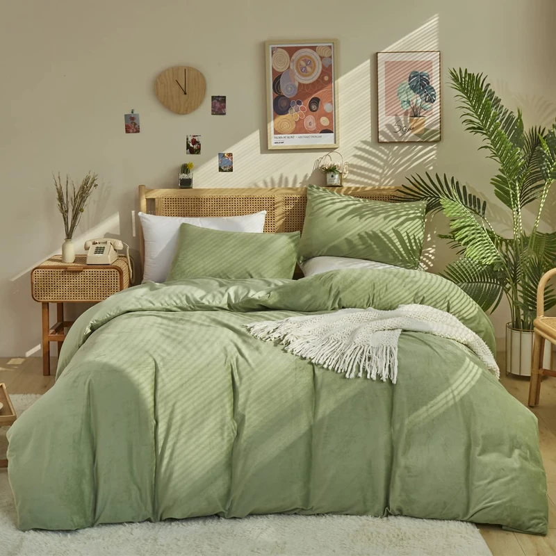 karever Sage Velvet Comforter Sets Solid Sage Green Flannel Bedding Set 3 Pieces Both Side Velvet Comforter Set Warm Winter Bedding Set(Sage Velvet, Queen(90'' 90''))