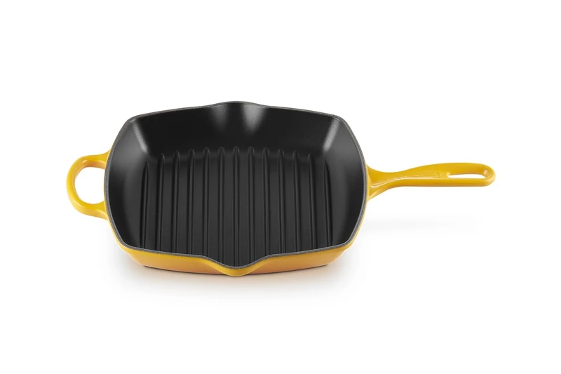 LE CREUSET Signature Enamelled Cast Iron Grillit Frying Pan with Helper Handle and Two Pouring Lips, for All Hob Types and Ovens, 26 cm, Nectar, 20183266720422