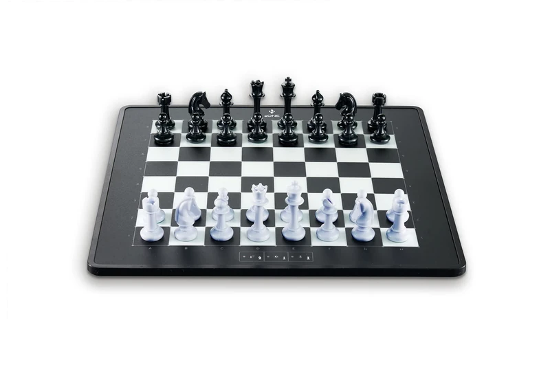 MILLENNIUM eONE – Electronic chessboard for online play on Lichess, chess.com and Tornelo. With 81 LEDs for move display. Integrated lithium-ion battery and Bluetooth/USB.