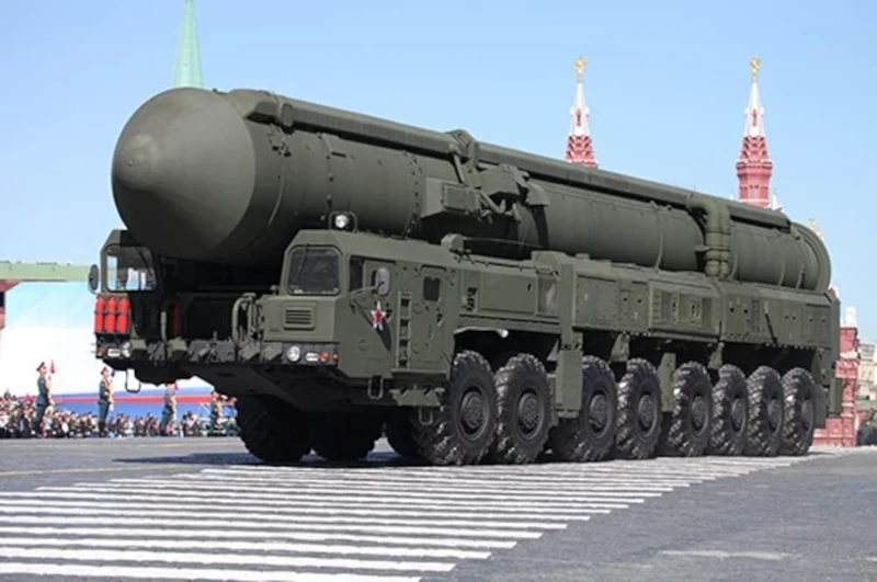 Trumpeter 1:35-15U175 TEL of RS-12M1 Topol-M ICBM