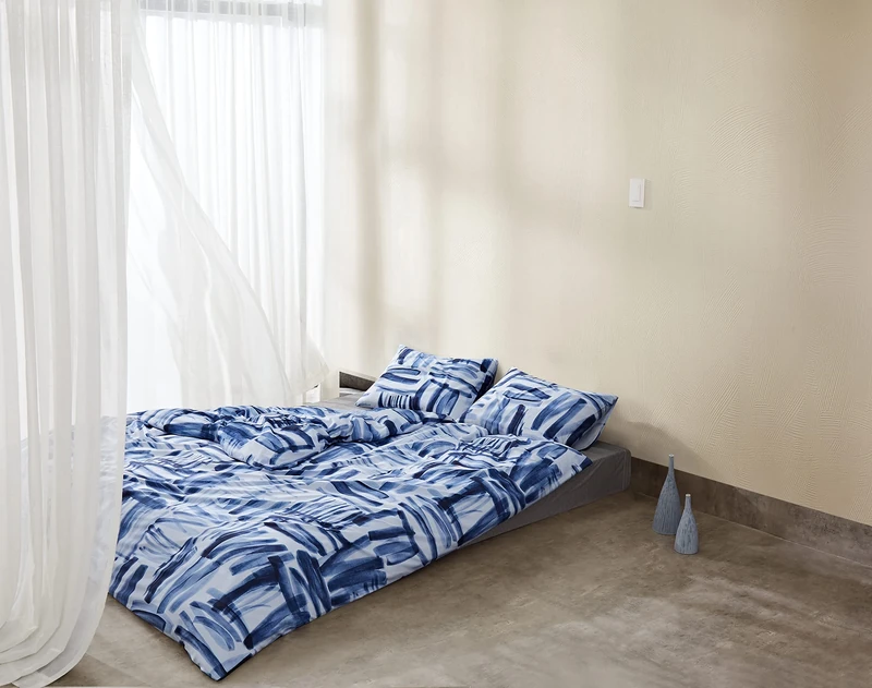 Calvin Klein Painted Gestures, Single, 155 x 220 cm + 80 x 80 cm Duvet Cover Set, Ink Blue