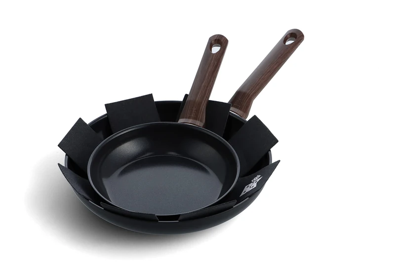 BK Simply Ceramic 3 Piece Non-Stick Frying Pan Skillet Set, 24/28 cm and Protector, Vintage Wood Inspired Handle,PFAS Free, Induction, Oven Safe, Black