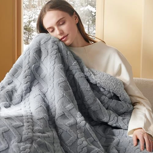 Bedsure Sherpa Fleece Throw Blanket - Super Soft, Cozy & Warm Jacquard Sofa Throw, Ideal for Bed & Couch, Single, Grey, 130x150cm