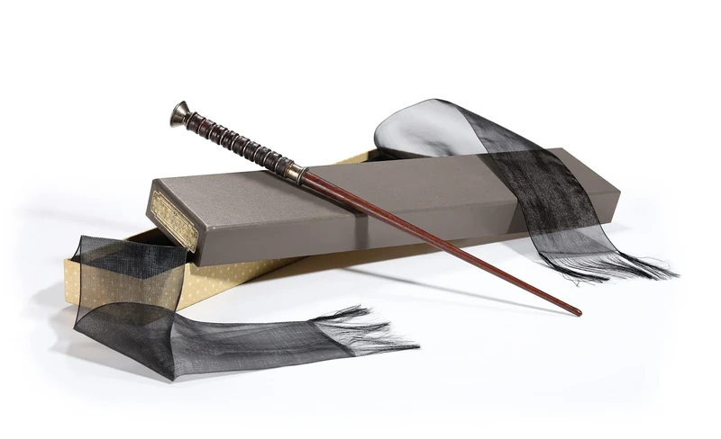 The Noble Collection Fantastic Beasts: Henrietta Fischer Collector Wand