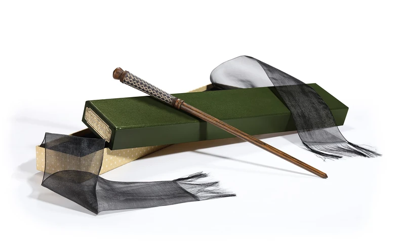 The Noble Collection Fantastic Beasts: Vicencia Santos Collector Wand