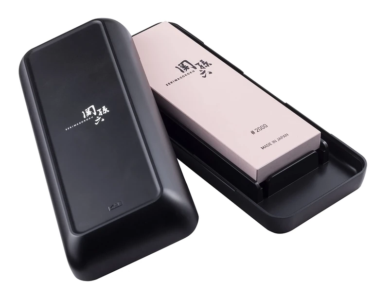 KAI Seki Magoroku Sharpening Stone, grit: 2000 - Japanese Knife Sharpener for fine Sharpening - Whetstone for Knives Storage Box Dimensions: 23.8 x 9.3 x 5 cm, usable Surface 18.5 x 6.5 cm