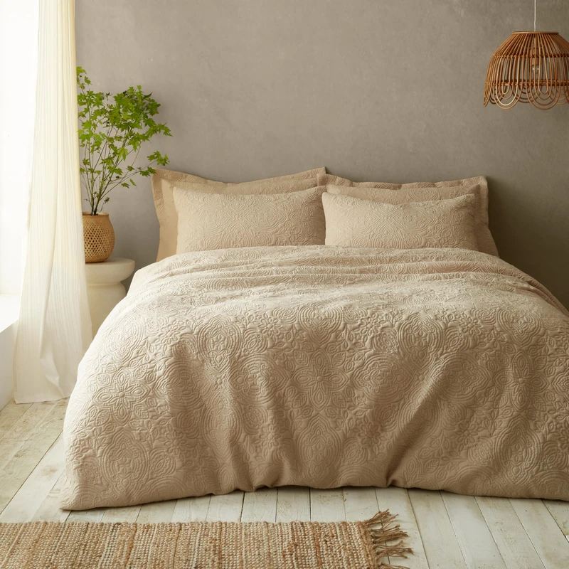 Pineapple Elephant Casablanca Pinsonic Super King Duvet Cover Set with Pillowcases Natural