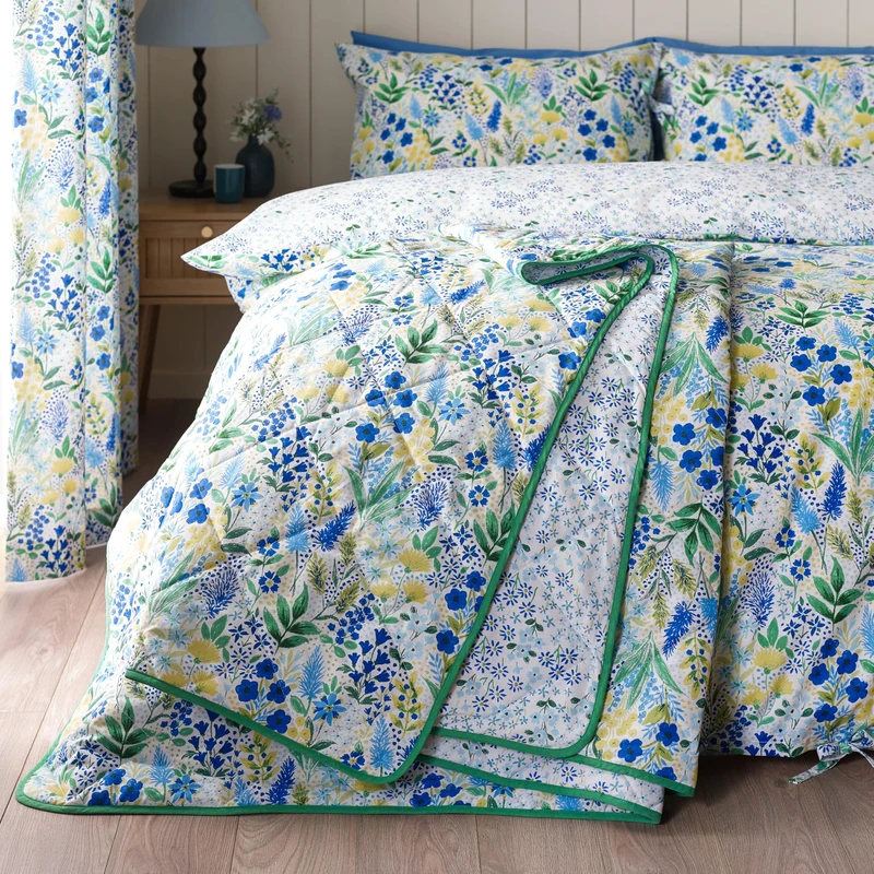 Catherine Lansfield Tilly Floral Fully Reversible 220 x 230 cm Bedspread Blue