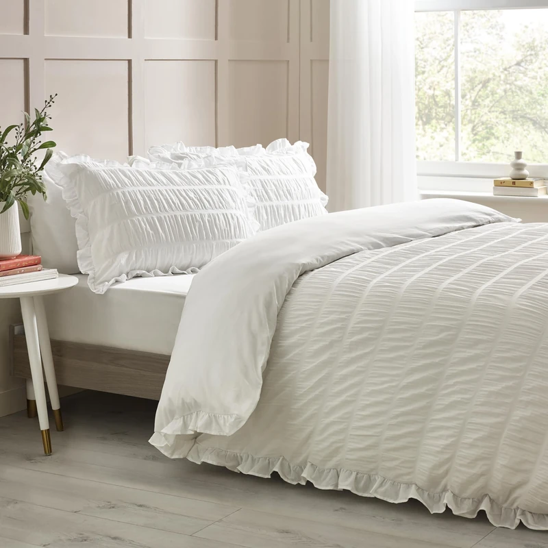 Catherine Lansfield Seersucker Frill Super King Duvet Cover Set with Pillowcases White