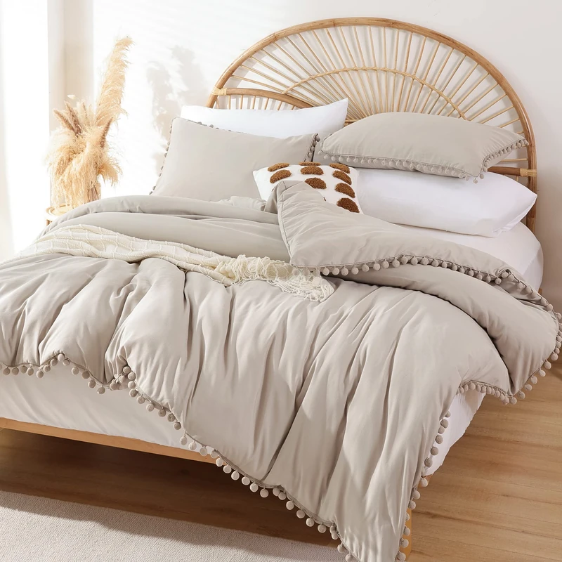 YIRDDEO Oatmeal Queen Ball Pom Fringe Design Comforter Set 3pcs, Boho Aesthetic Luxurious Full Bedding Set, Vintage Ultra Soft Microfiber Comforter Set (1 Comforter, 2 Pillowcases)