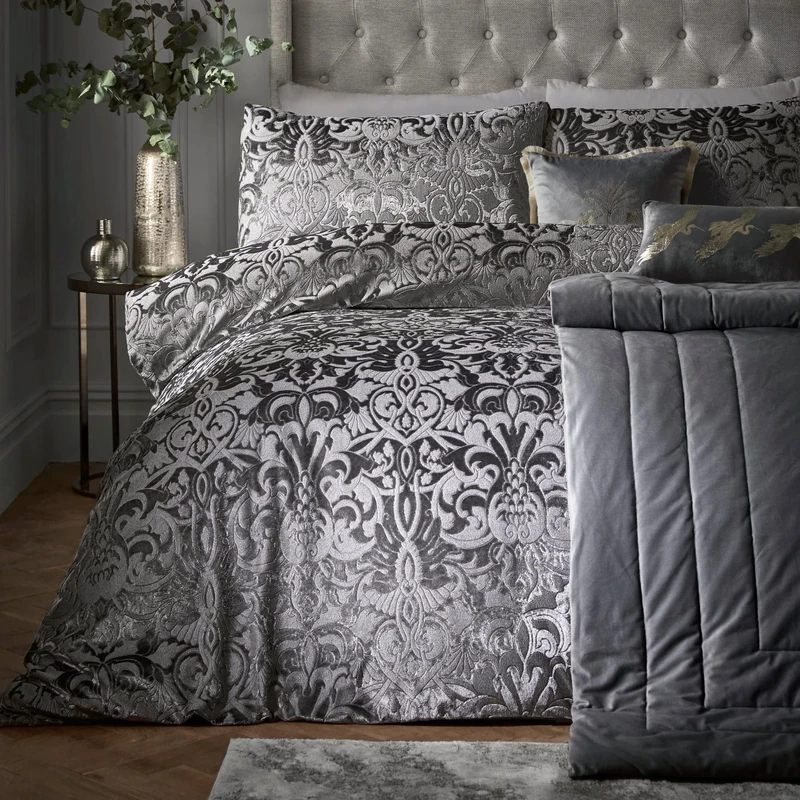 Laurence Llewelyn-Bowen - Slate Grey Embossed Damask Duvet Cover - King Bedding Size (230 x 220cm) - 2 Pillowcases - Grey Velvet Damask Bedding - Luxury Bedding Set - Jacquard Duvet Set in Grey
