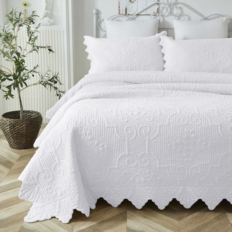 Brandream White Matelasse Quilt Set Cotton Queen Size Heirloom Victorian Intricate Embossed Medallions & Artisan Stitching Quilts Scalloped Edges 3-Piece