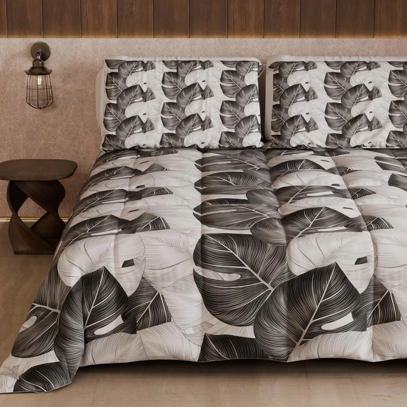PETTI Artigiani Italiani - Winter Quilt for a Double Bed and a Half Quarter, Solid Colour and Digital Print Tropical Black, Made in Italy