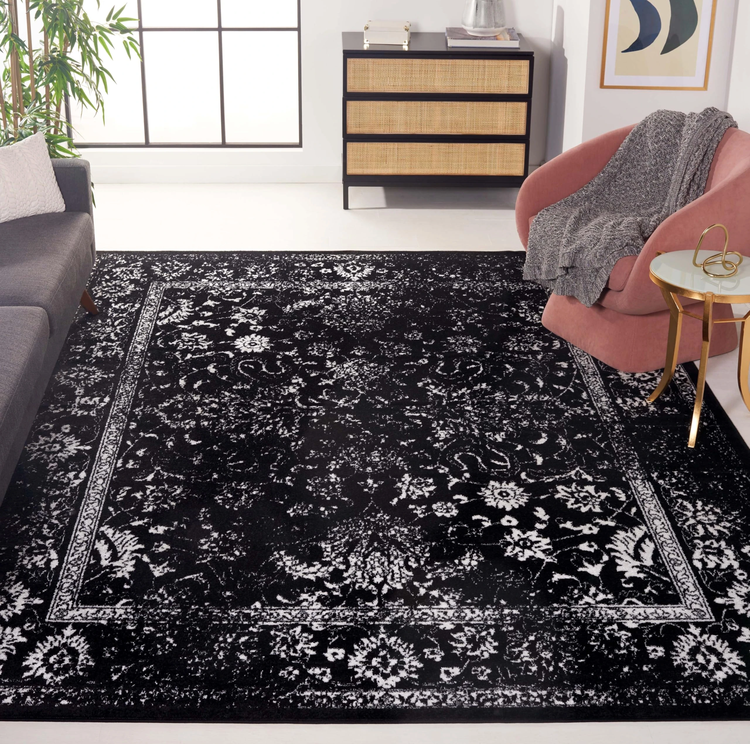 Safavieh Distressed Rug for Living Room, Dining Room, Bedroom, Adirondack Collection, Short Pile, in Black and Ivory, 183 X 274 cm