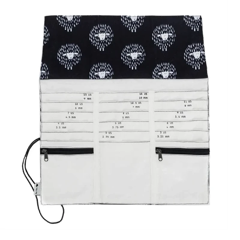 Della Q Needle Case, White/Black, One Size