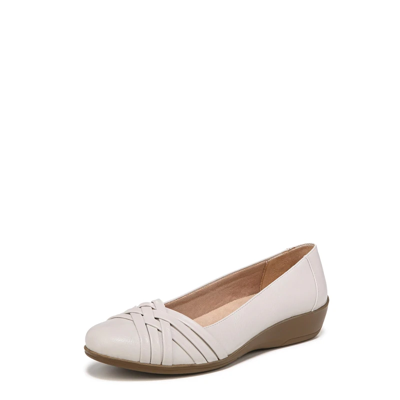 LifeStride Women's Incredible Ballet Flat, Bone, 7 Wide