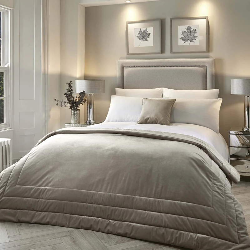 SOIREE - Luxury Linen Cream Velvet Bedspread (220 x 150cm) - Quilted & Heavyweight - Soft Touch - Natural Linen Bedding - Velvet Bedspread Cover - Melanie Collection