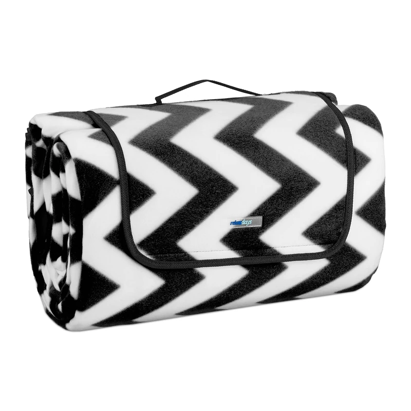 Relaxdays XXL Picnic Blanket, 200 x 300 cm, Beach & Camping Mat, Insulated & Waterproof, Portable, White & Black