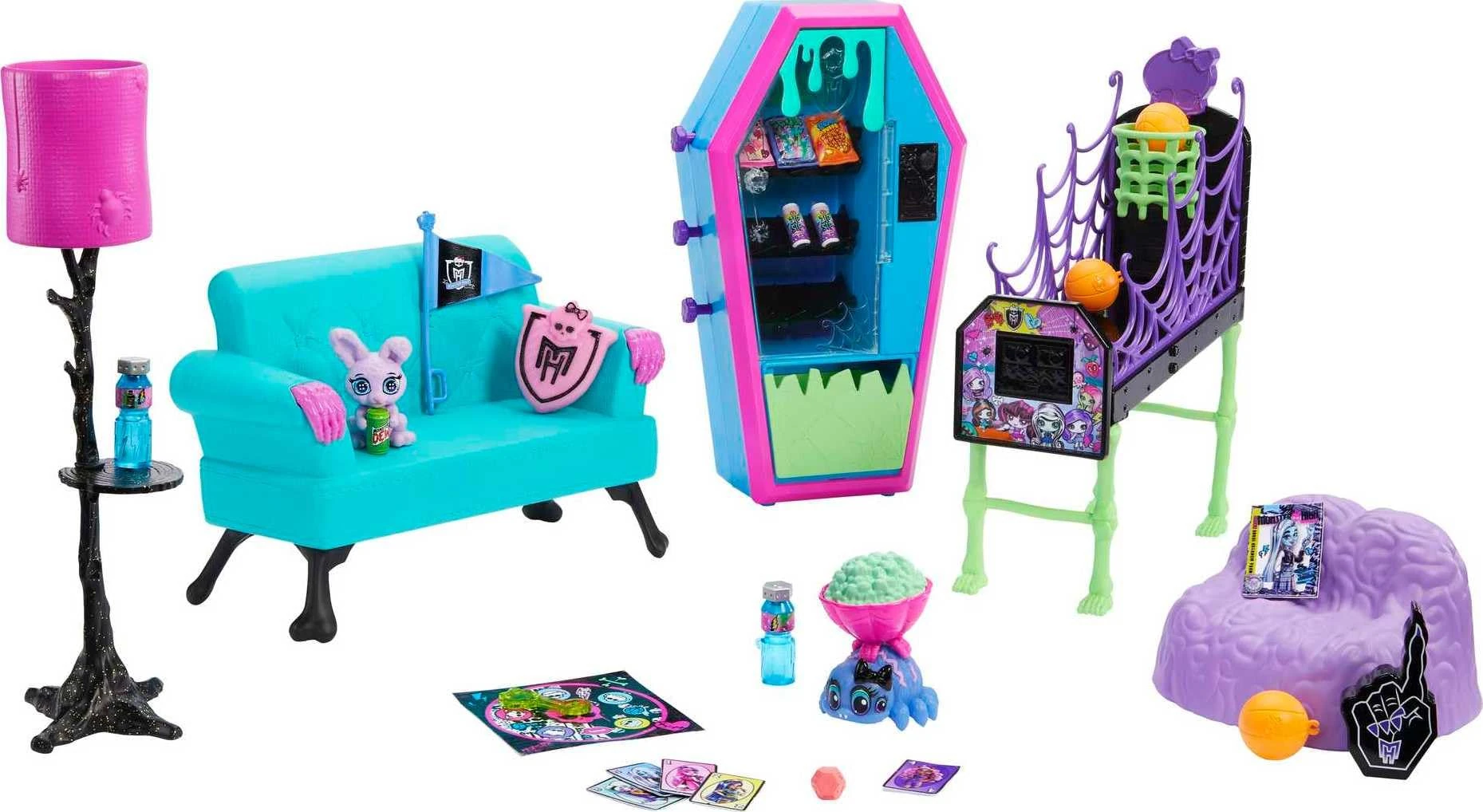 Monster High Student Lounge Playset, Doll House Furniture and Themed Accessories with Two Pets and Working Vending Machine