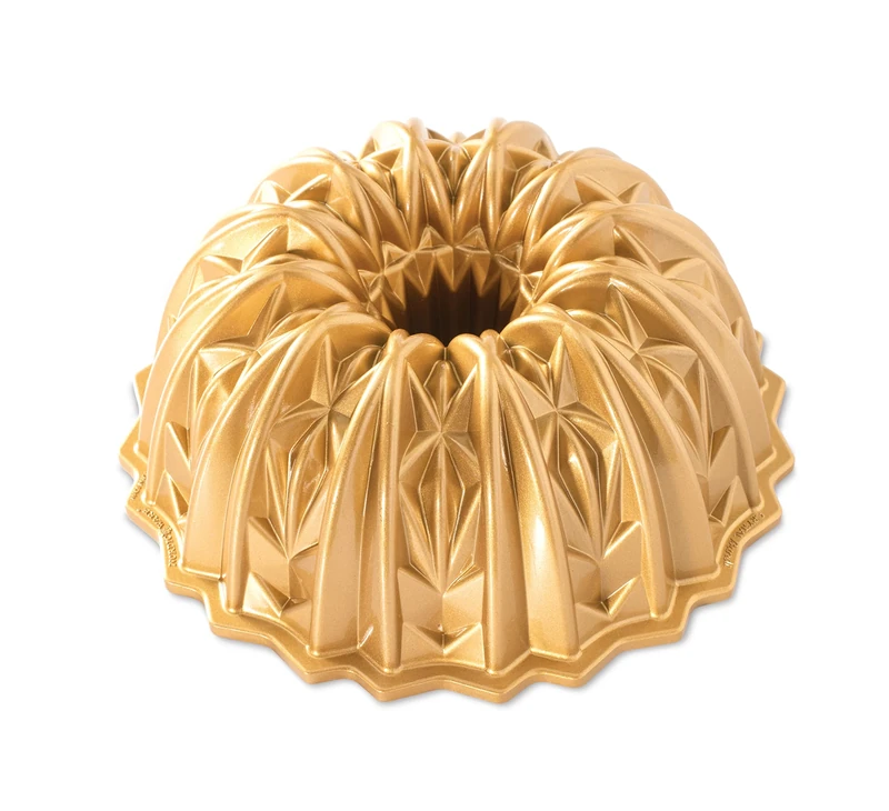 Nordic Ware Cut Crystal 10-Cup Bundt Pan, Original Cast Aluminium Bundt Tin, Bundt Cake Tin with Crystal Design, Cake Mould Made in The USA, Colour: Gold