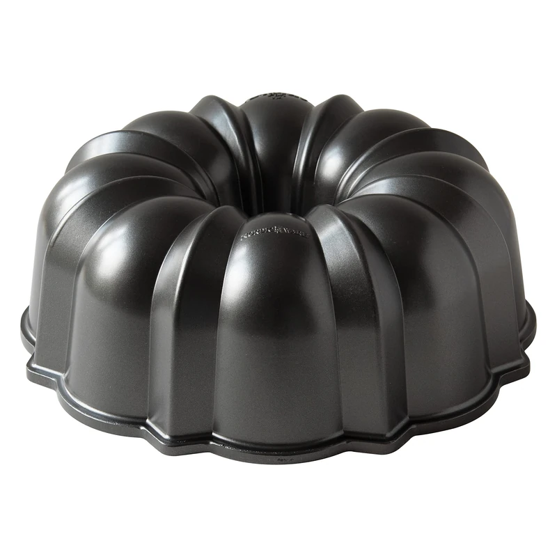Nordic Ware Original Bundt Pan, Non-Stick Traditional Bundt Cake Tin, Durable Cast Aluminium Cake Pan Made in The USA, Colour: Graphite