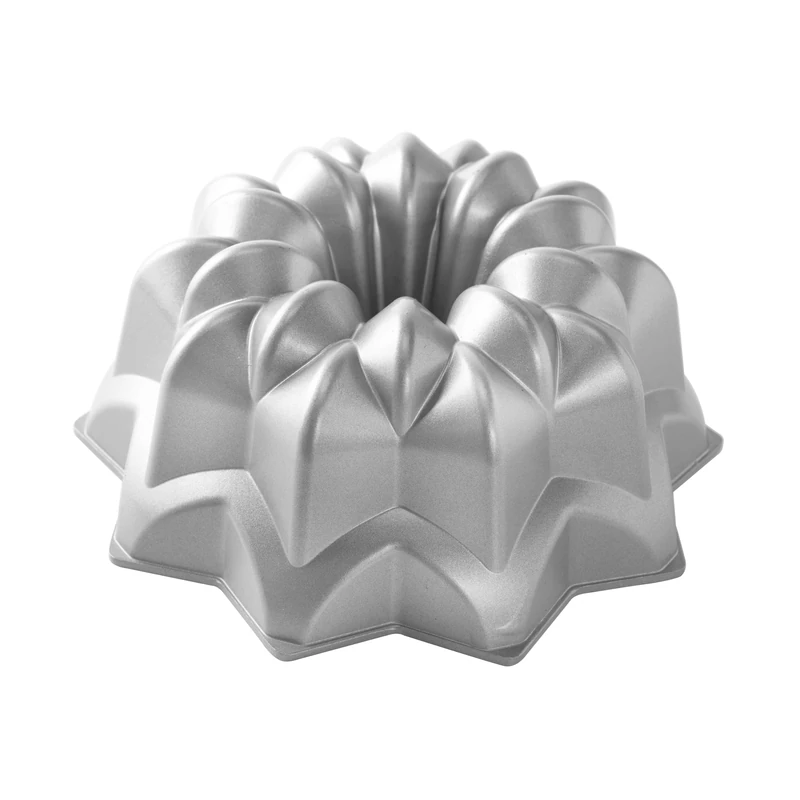 Nordic Ware Vintage Star Bundt Pan, Original Cast Aluminium Bundt Tin, Bundt Cake Tin for Christmas, Cake Mould Made in The USA, Colour: Silver