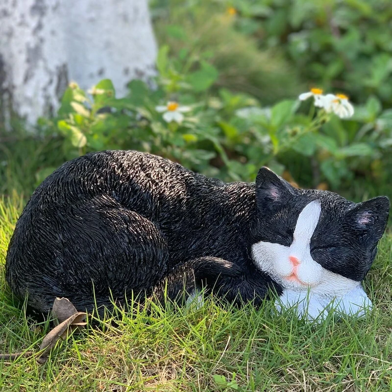 DHOBY GHAUT Sleeping Cat Statue Garden Decor, Outdoor Cat Sculpture & Figurine Lawn Ornament, Black & White Tabby Statue for Patio, Lawn, Yard Decorative, Cute Kitten Memorial Grave Accessory