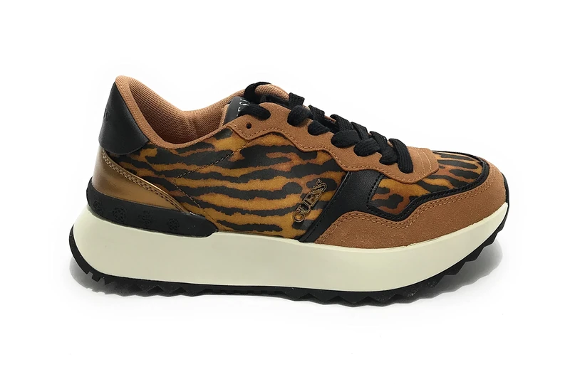 GUESS Women's Vinnna2 Oxford Flat, Brown, 4 UK