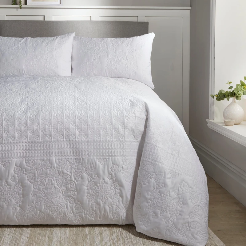 Serene Avery Stripe White Pinsonic Duvet Cover – Super King Size (260 x 220cm) – Embossed Design – Soft & Lightweight – Luxury Traditional Bedding for Master Bedrooms