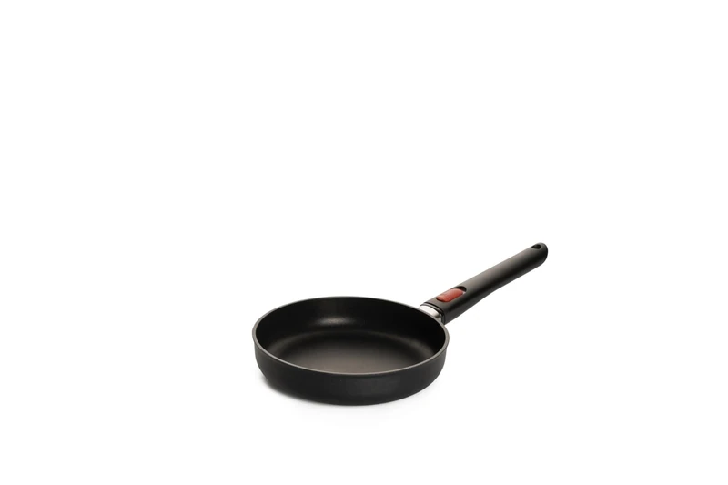 Woll Eco Lite QXR Flat Pan Inductive Diameter 20 cm Height 5 cm with Removable Handle Suitable for All Hobs PFAS-Free 100% Recycled Aluminium Oven-Safe Black - Image 1