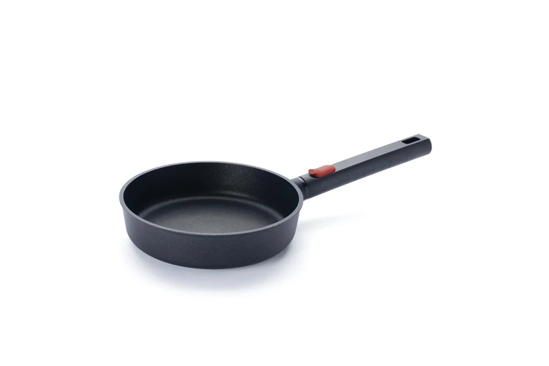 Woll Eco Logic QXR Cast Iron Flat Pan Inductive Diameter 20 cm Height 5 cm with Removable Handle Suitable for All Hob Types PFAS-Free Non-Stick Coating Cast Aluminium Oven-Proof Black