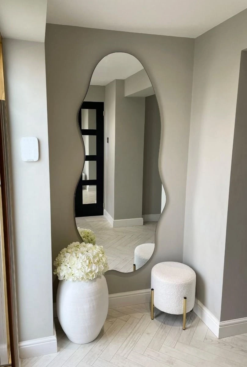 MirrorOutlet The Lacuna - Frameless Modern Full Length Arched Leaner/Wall Mirror 71" X 32" (180CM X 80CM) Silver Mirror Glass with Black wooden Backing - Polished Edging