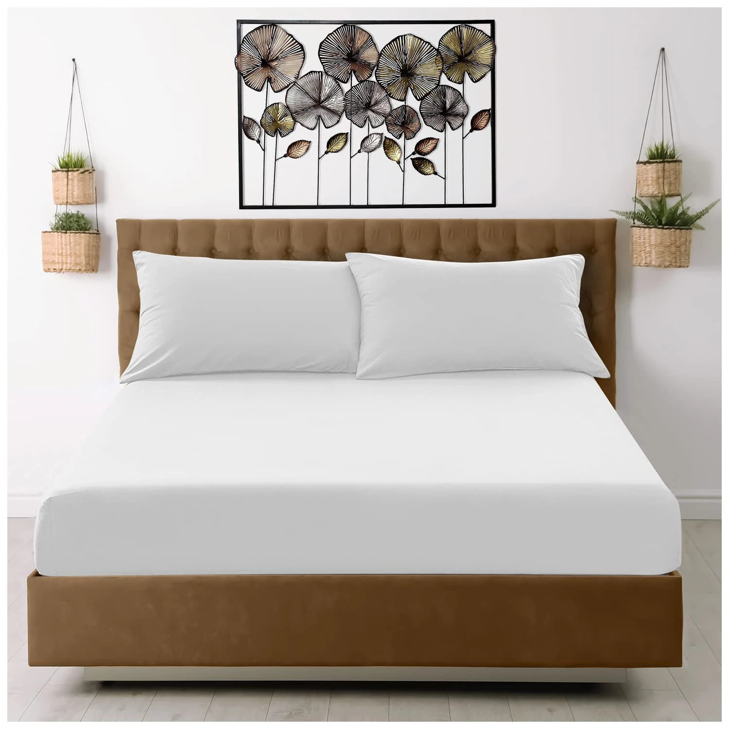 GC GAVENO CAVAILIA Microfiber Fitted Sheet Double - Plain Bed Sheets - Deep Pocket 10 inch (25cm) - Shrinkage, Fade & Wrinkle Resistant Bottom Sheet, White to Mattress (137x193 cm) - Machine Washable