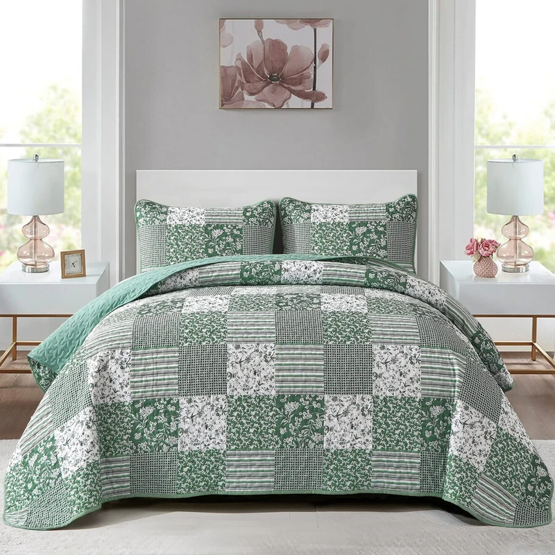 Mybedsoul Green Boho Queen Quilt Set, 3-Piece Reversible Soft Plaid Floral Bedding Set with 2 Pillow Shams - Sage Green Queen Size Quilt Bedspread Coverlet Set 90” x 96”