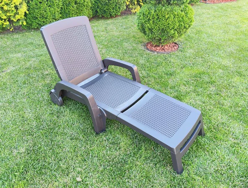 Dmora - Sun lounger Saturno, Adjustable garden deck chair with armrests, Outdoor lounger, 100% Made in Italy, 190x46h70 cm, Brown
