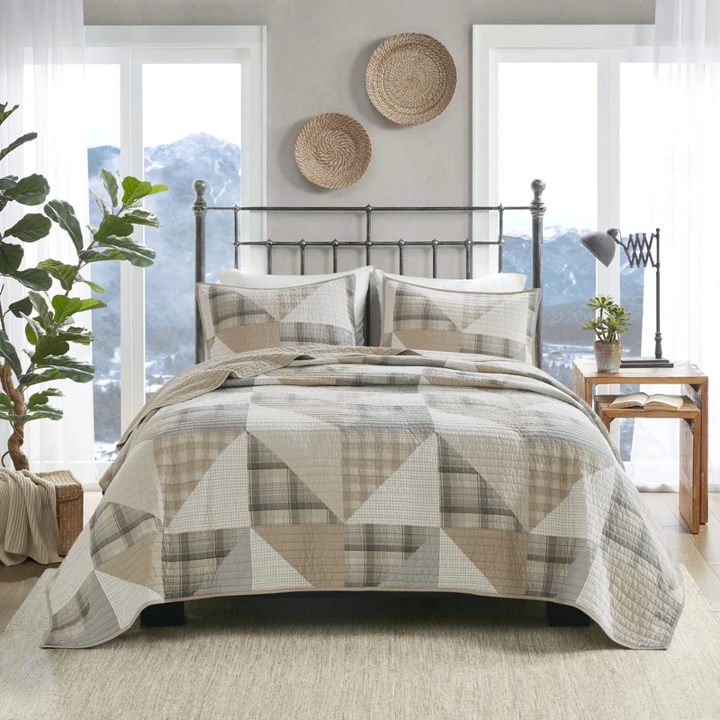 WOOLRICH Olsen Reversible Quilt Set - Cottage Styling Reversed to Solid Color, All Season Lightweight Coverlet, Cozy Bedding Layer, Matching Shams, Oversized Full/Queen, Geometric Plaid Tan 3 Piece