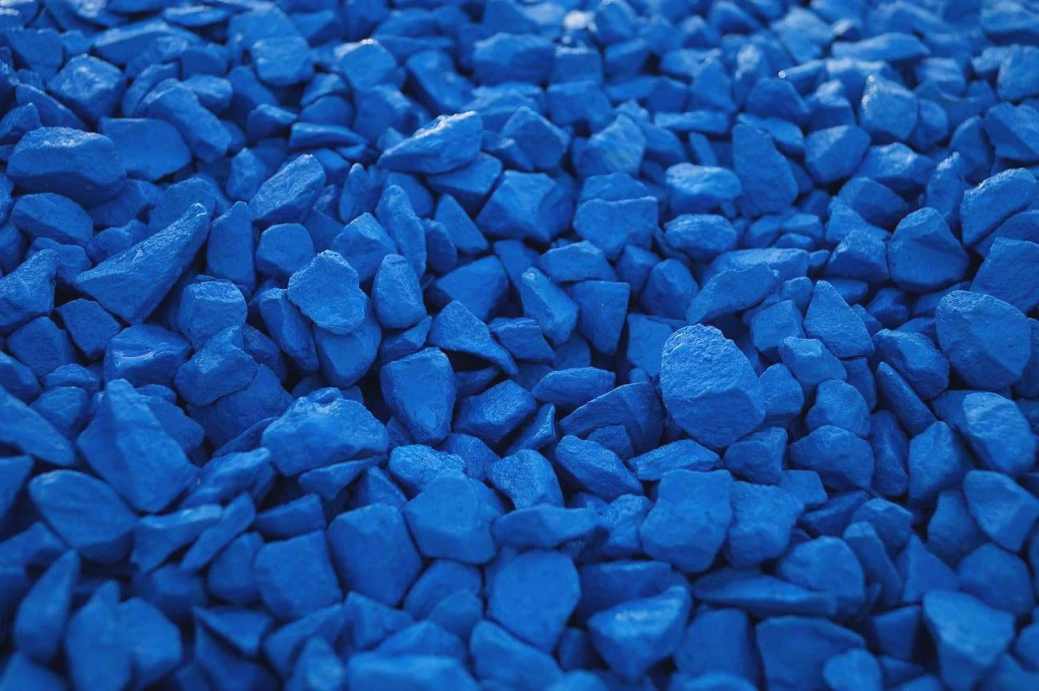 Coloured Stones For Gardens, Graves, Plant Pots, Decorative Stones, Garden Stones, Garden Pebbles, Ideal For Decorative Features, UV Stable Safe Colour Coating 14kg -15kg (Atlantic Blue)
