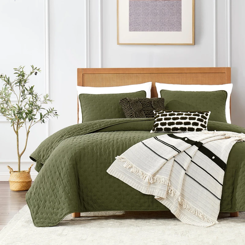 ROARINGWILD California Cal King Size Quilt Bedding Sets with 2 Pillow Shams, Green Olive Sage Oversized Lightweight Bedspread Coverlet, All Season, 3 Pieces, 118x106 inches