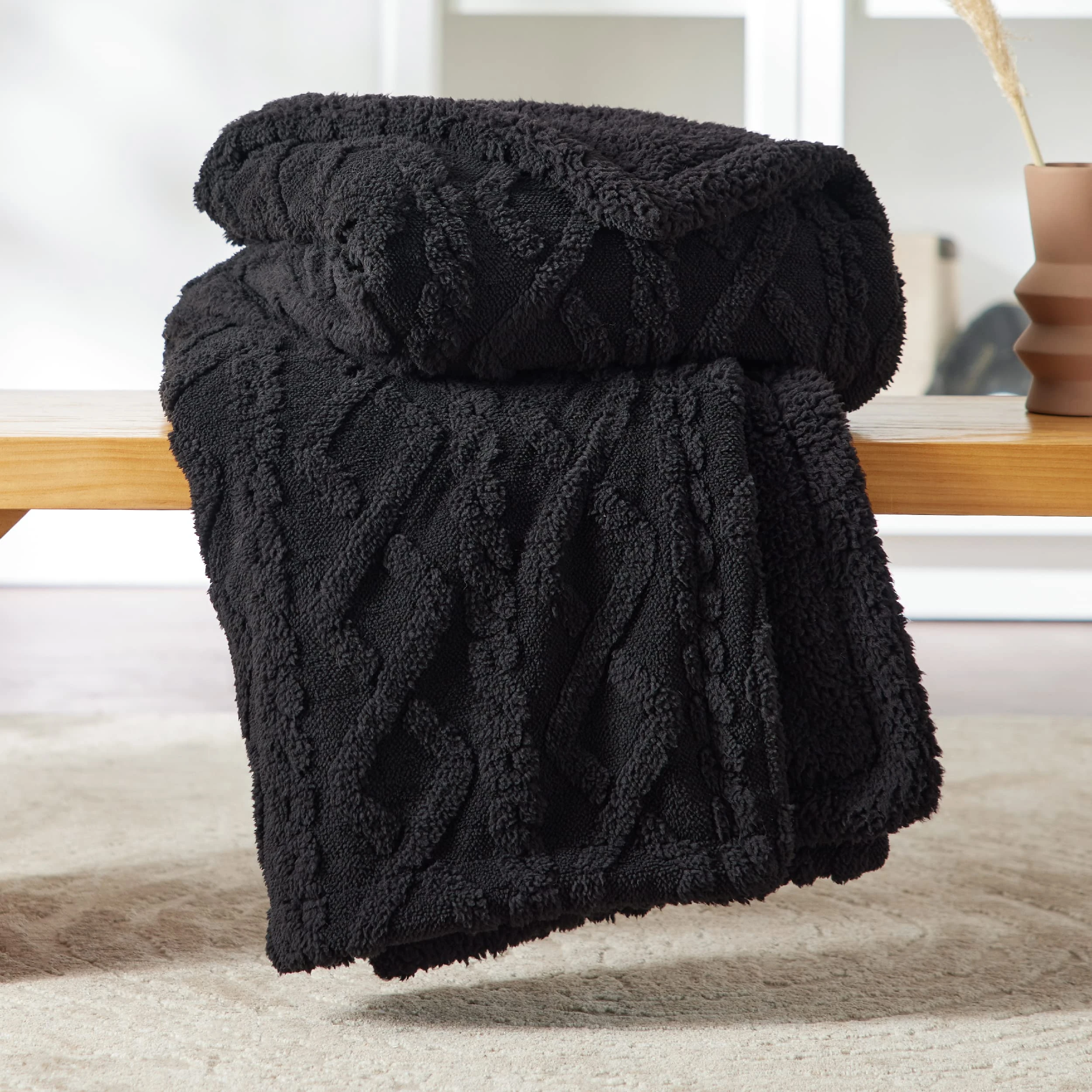 Bedsure Sherpa Fleece Throw Blanket - Super Soft, Cozy & Warm Jacquard Sofa Throw,Ideal for Bed & Couch, Single, Black, 130x150cm