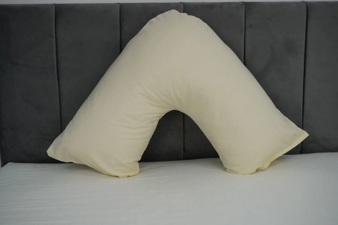 Orthopaedic V-pillow with Free pillowcase- Pregnancy Support V Shaped Triangle Pillow with polycotton pillowcase 74x34cm-Hollow Fibre V-pillow for for Neck,Maternity Pregnancy Support (Cream)